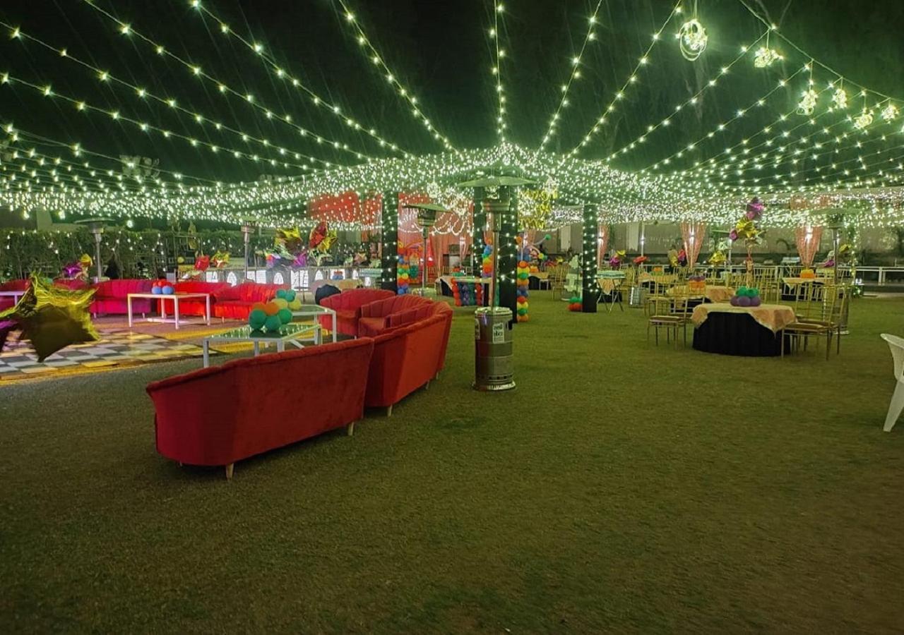 Alwar Vanyaevilas Exterior photo