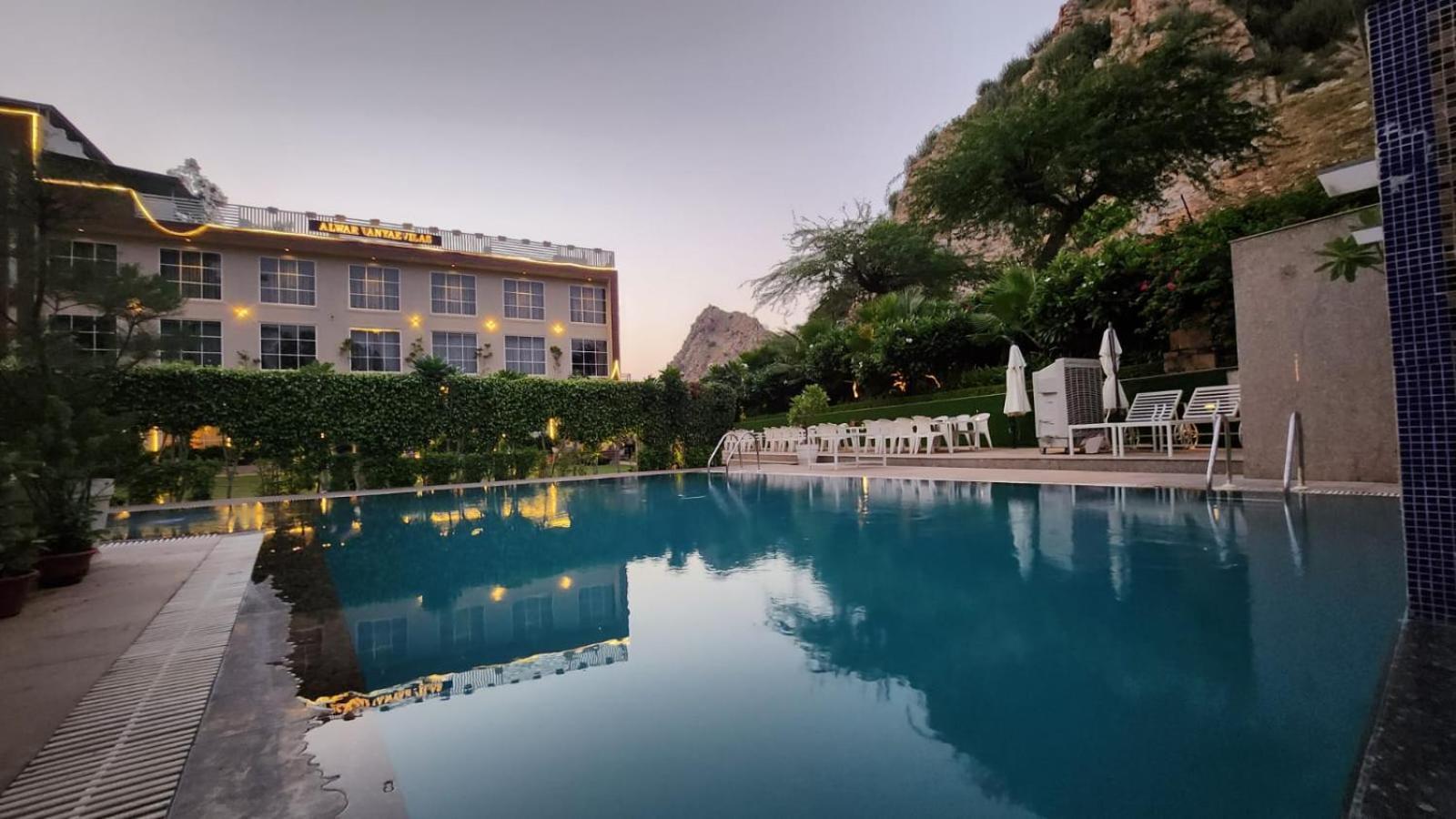 Alwar Vanyaevilas Exterior photo
